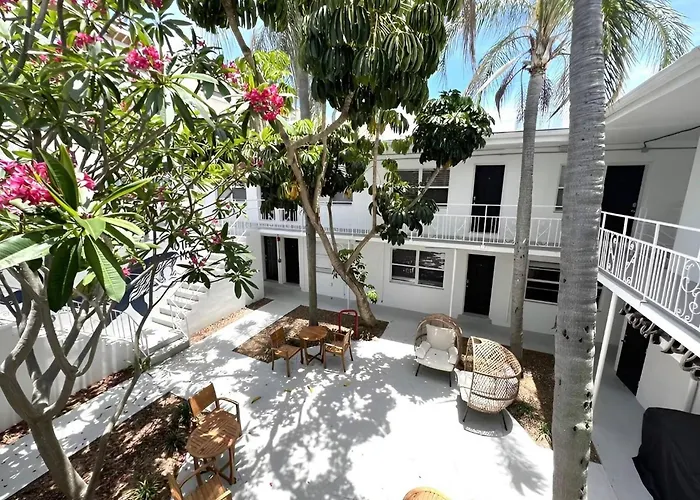 Spacious Studio Apartment Near Nightlife & Dining!