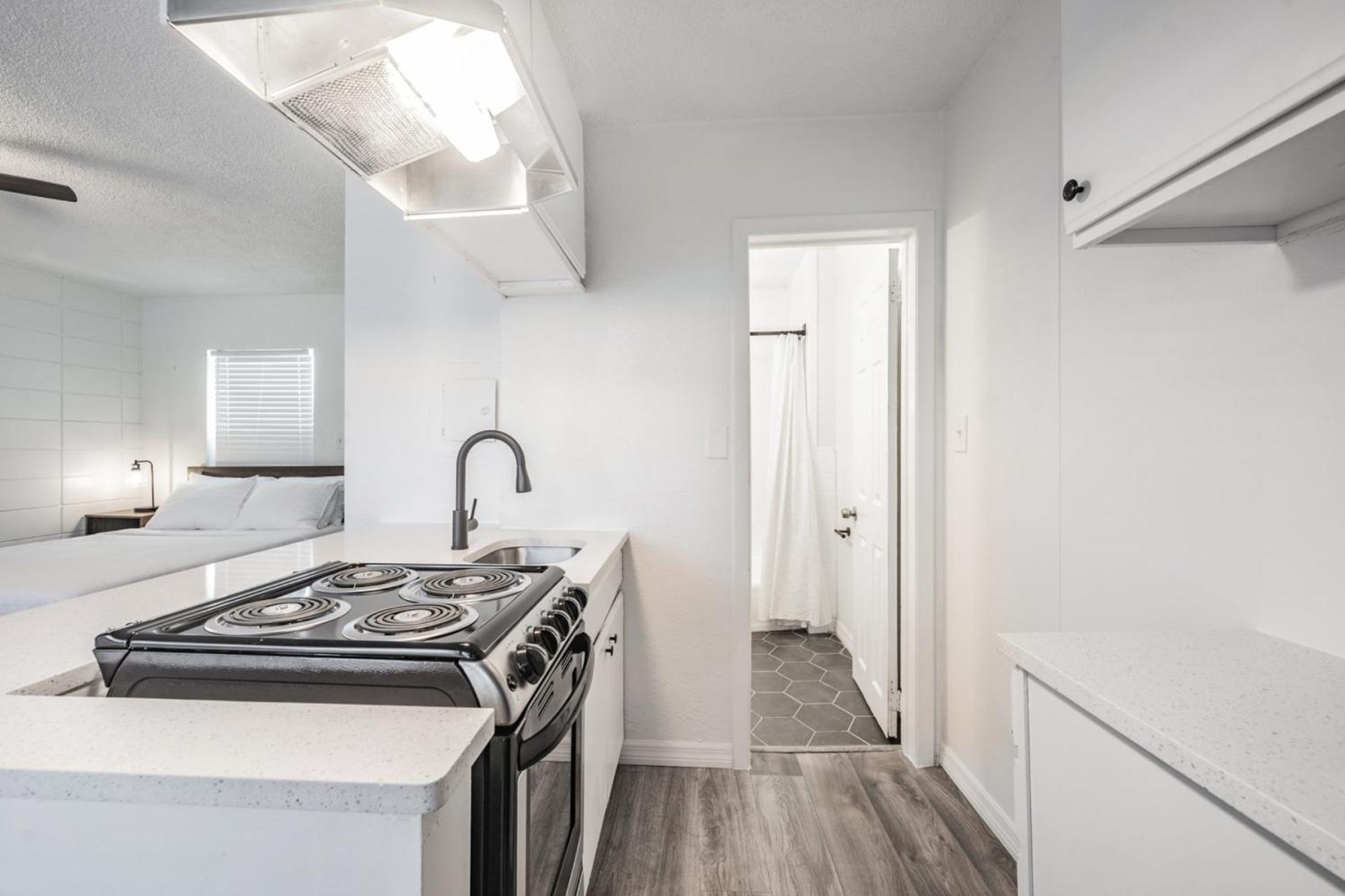 Spacious Near Nightlife & Dining! Apartamento