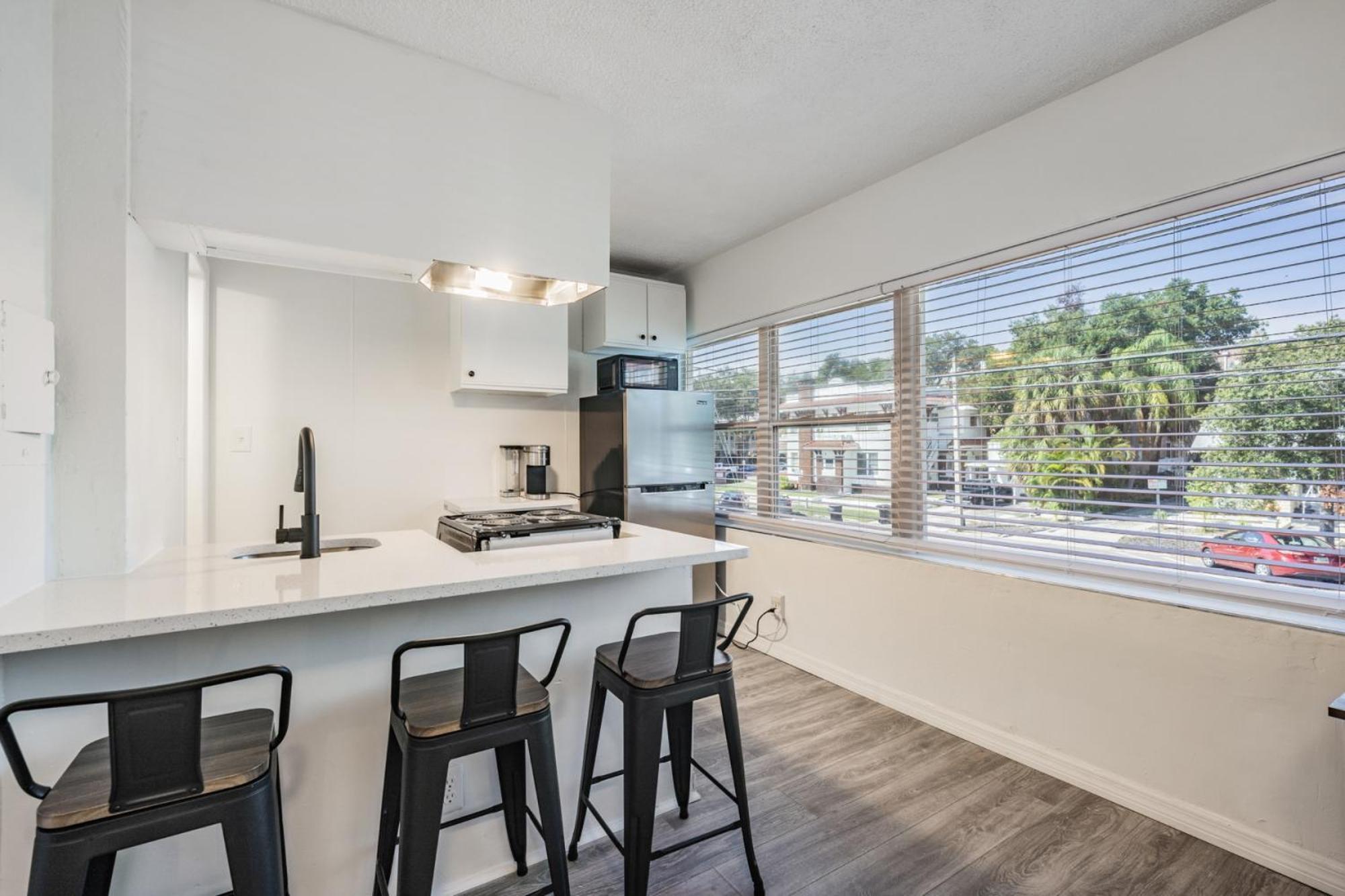 Spacious Near Nightlife & Dining! Apartment